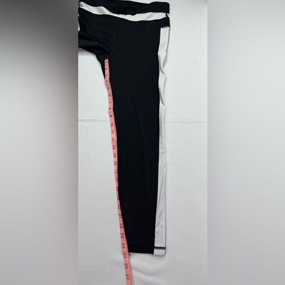 GAP Fit Sculpt Compression Black and White Athletic Leggings Size Medium - Picture 6 of 6